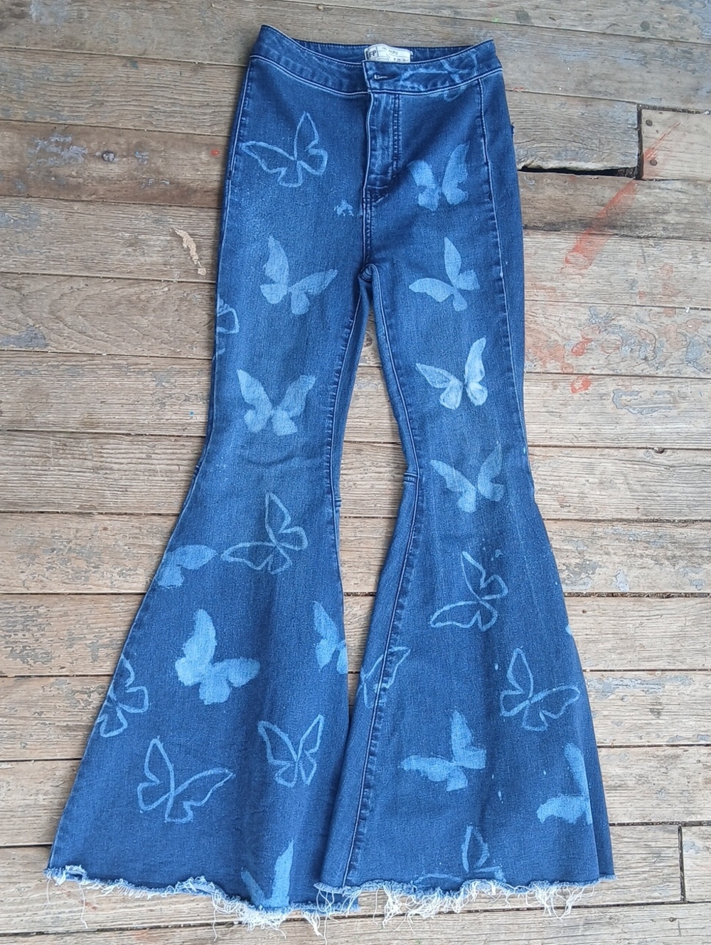EUC Free People Dark Blue Butterfly Flare Jeans Flat Front Size 25 Short